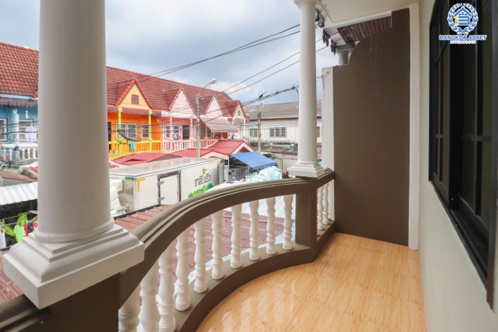 *****ทาวน์เฮ้าส์มือสองนนทบุรี ราคาพิเศษ! ม.เพชรเกษร ติวานนท์45 บ้านสวย พร้อมอยู่ เนื้อที่ 19 ตร.ว. ฟังก์ชั่น 2 ห้องนอน 2 ห้องน้ำ ต่อเติมครัว+โรงรถ มีเคาน์เตอร์ครัว บนทำเลดีที่สุด! เดินทางสะดวก ใกล้เซ็นทรัลรัตนาธิเบศร์ , เอสพลานาด แคราย และรถไฟฟ้าสายสีชมพู สถานีสามัคคี!